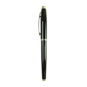 Eleganter, schwarzer Stift mit Deckel und silbernen Details von der Seite