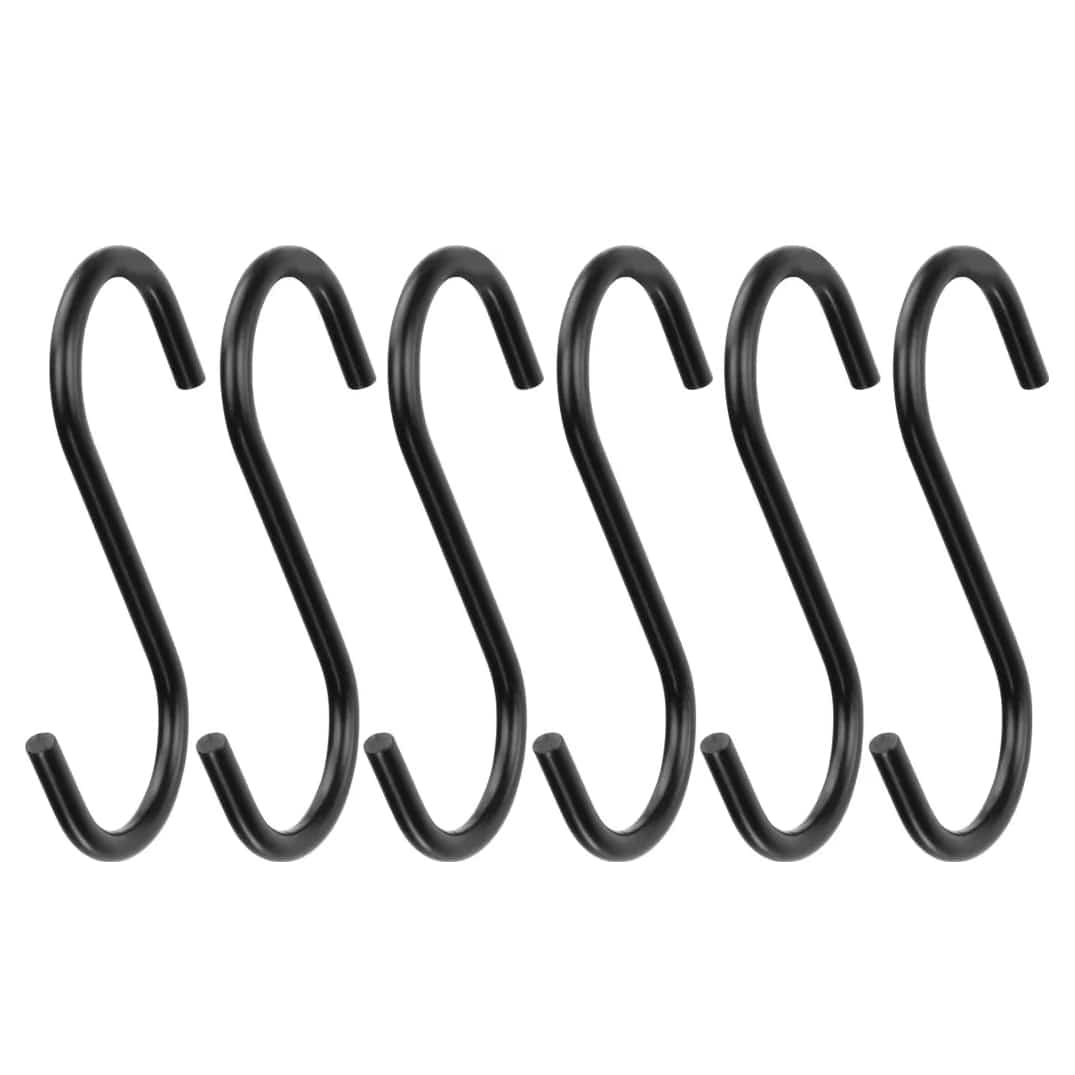 Sechs schwarze Kleiderhaken in S Form