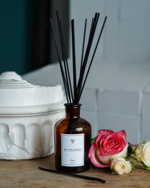 By Velcheva Raumduft Mikado Dubai – 125 ml, Damaszener Rose, Oud & Vanille